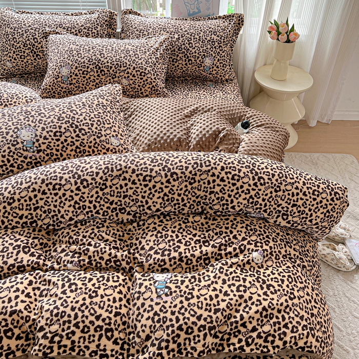 91家纺网 家纺一手货源 找家纺 一比一 2025新款加厚保暖豆豆牛奶绒床盖款四件套豹纹KT- 咖