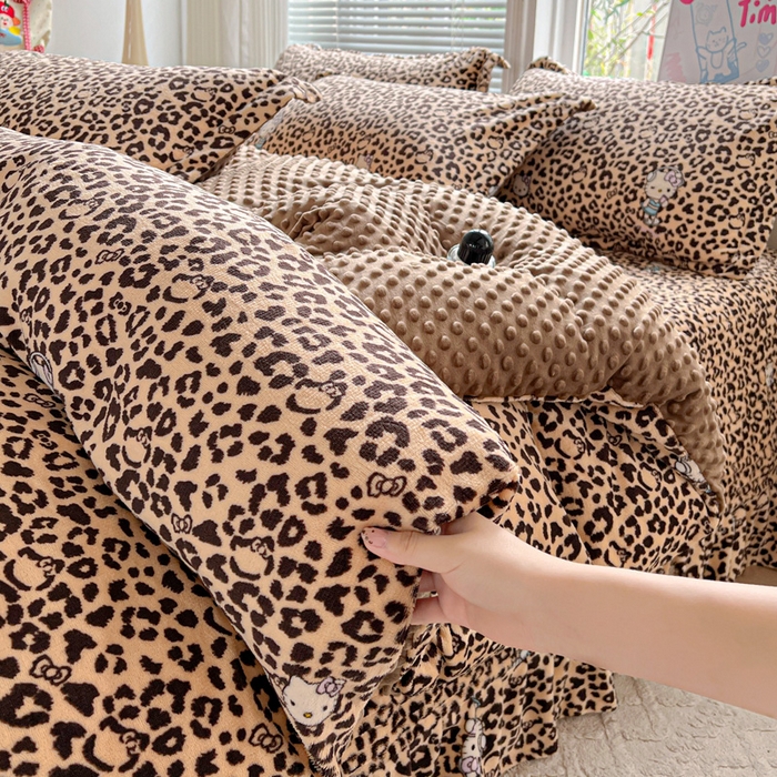 91家纺网 家纺一手货源 找家纺 一比一 2025新款加厚保暖豆豆牛奶绒床盖款四件套豹纹KT- 咖