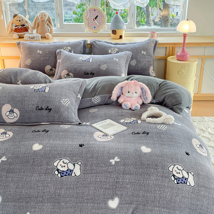 91家纺网 家纺一手货源 找家纺 一比一  2025新款双面牛奶绒四件套阿奇灰