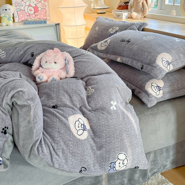 91家纺网 家纺一手货源 找家纺 一比一  2025新款双面牛奶绒四件套阿奇灰