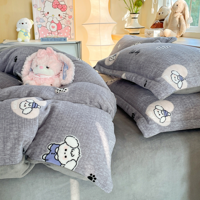 91家纺网 家纺一手货源 找家纺 一比一  2025新款双面牛奶绒四件套阿奇灰