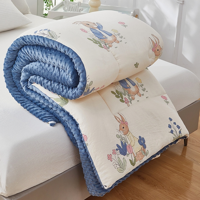 91家纺网 家纺一手货源 找家纺 中国龙家纺 2023新款A类水洗棉豆豆绒加厚冬被 花园兔