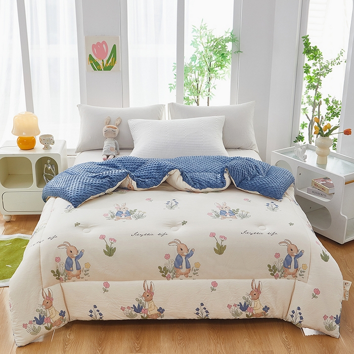 91家纺网 家纺一手货源 找家纺 中国龙家纺 2023新款A类水洗棉豆豆绒加厚冬被 花园兔