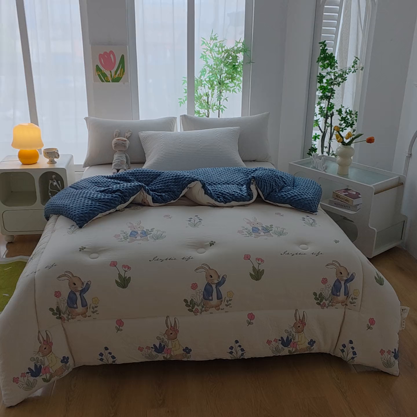 91家纺网 家纺一手货源 找家纺 中国龙家纺 2023新款A类水洗棉豆豆绒加厚冬被 花园兔