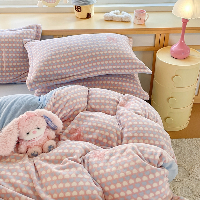 91家纺网 家纺一手货源 找家纺 一比一  2025新款双面牛奶绒四件套朵缦