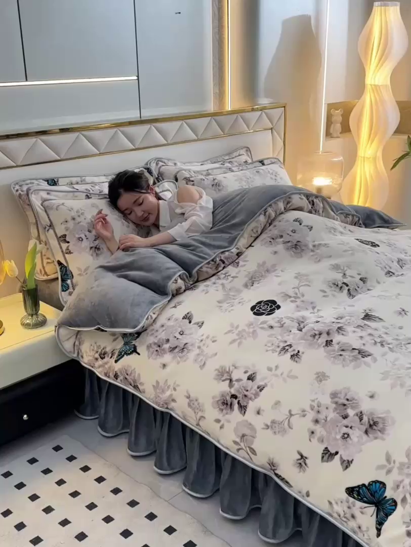 91家纺网 家纺一手货源 找家纺 缘莉娜家纺 2025高克重8斤牛奶绒四件套金貂绒法莱绒加厚保暖直播电商爆款 蝶恋花