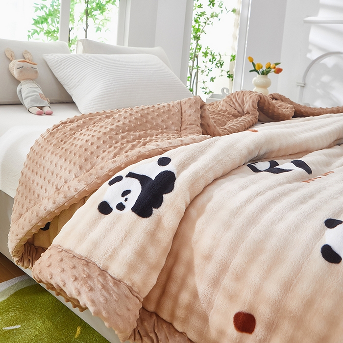 91家纺网 家纺一手货源 找家纺 中国龙家纺 2025新款双面可用兔毛绒豆豆被被子被芯 熊猫点点-咖