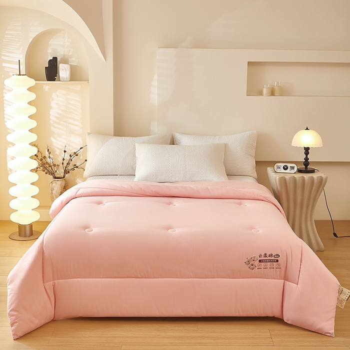 91家纺网 家纺一手货源 找家纺 中国龙家纺 2025新款亲肤水洗棉棉花被被子被芯 云眠-粉