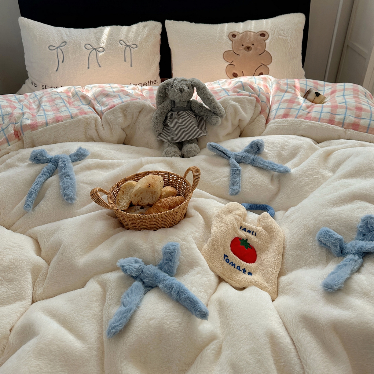 91家纺网 家纺一手货源 找家纺 （总）盼季家纺 2025新款贴布绣牛奶绒立体蝴蝶结加厚保暖秋冬四件套-风格二