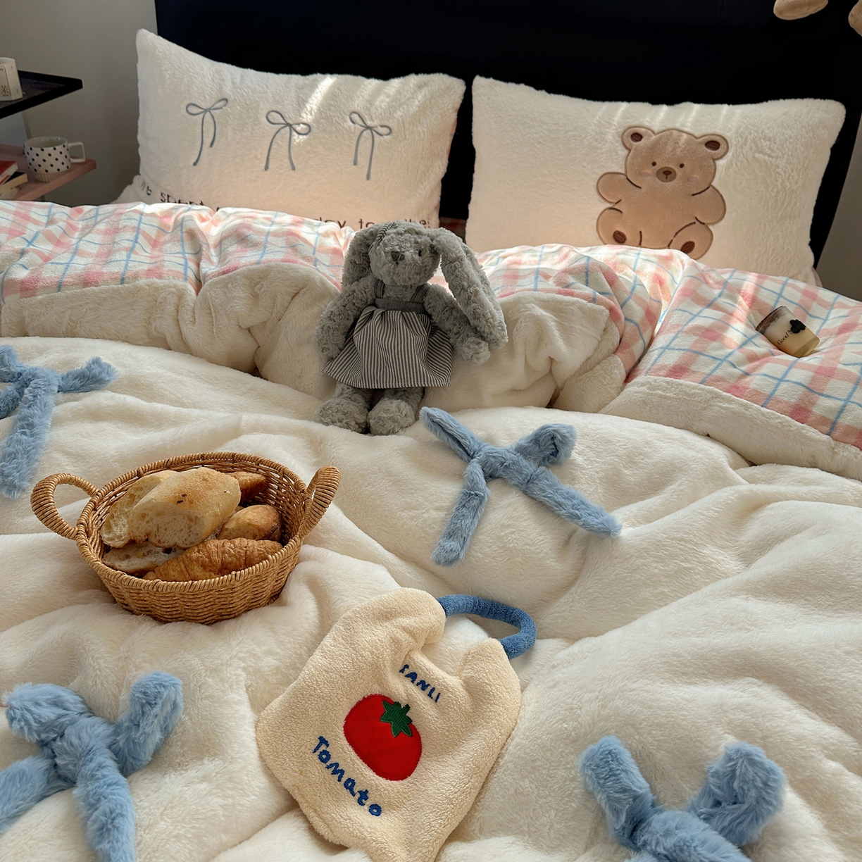 91家纺网 家纺一手货源 找家纺 （总）盼季家纺 2025新款贴布绣牛奶绒立体蝴蝶结加厚保暖秋冬四件套-风格二