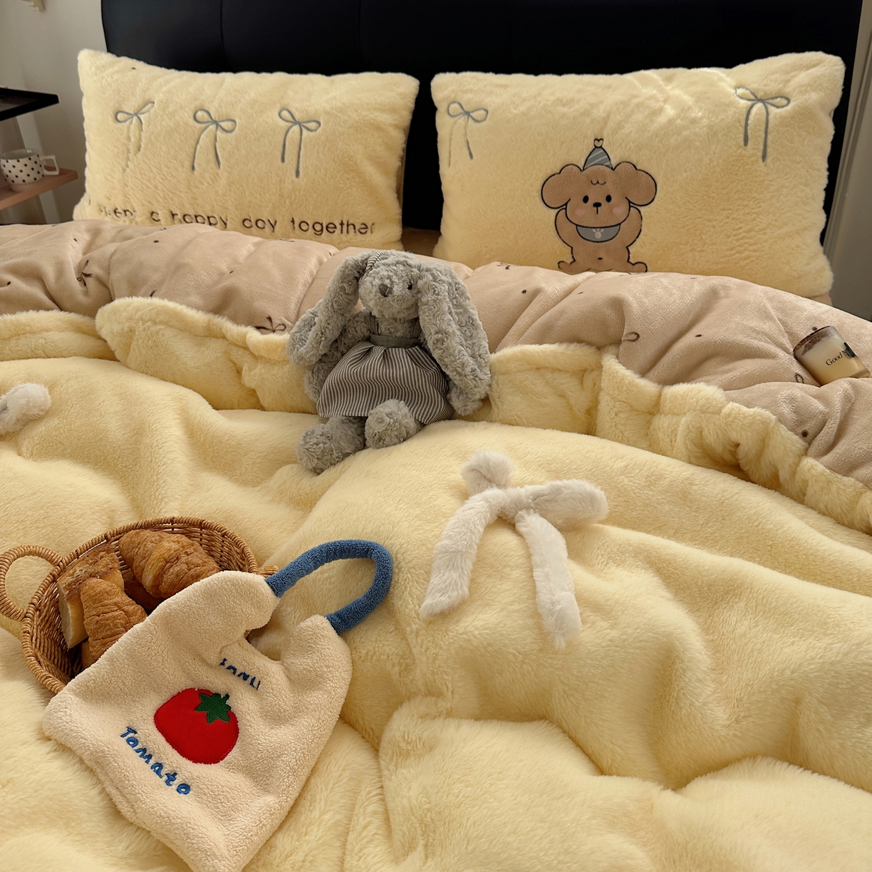 91家纺网 家纺一手货源 找家纺 盼季家纺 2025新款贴布绣牛奶绒立体蝴蝶结加厚保暖秋冬四件套-风格二 蝴蝶结牛奶绒-芝士小熊