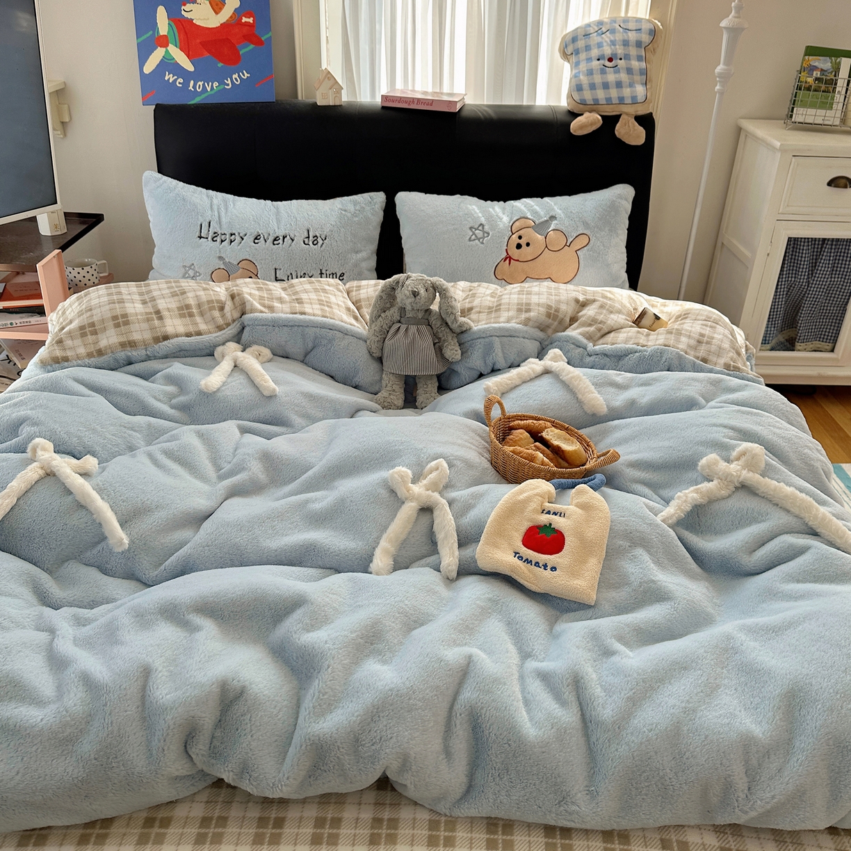 盼季家纺 2025新款贴布绣牛奶绒立体蝴蝶结加厚保暖秋冬四件套-风格二 蝴蝶结牛奶绒-奶蓝小狗