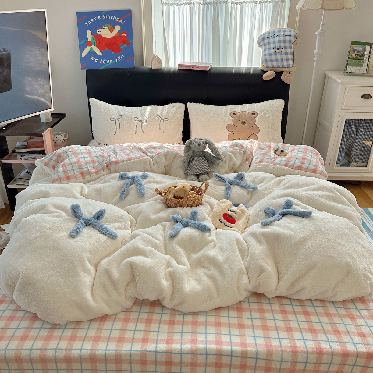 91家纺网 家纺一手货源 找家纺 （总）盼季家纺 2025新款贴布绣牛奶绒立体蝴蝶结加厚保暖秋冬四件套-风格二