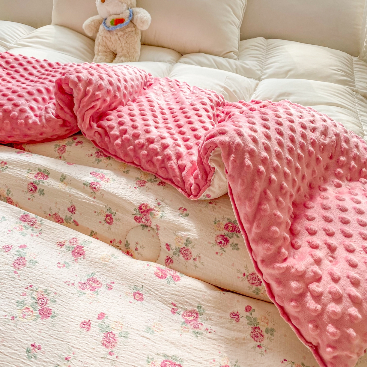 91家纺网 家纺一手货源 找家纺 （总）美宜家 2025新款豆豆绒冬被子皱皱棉提花春秋被芯豆豆被