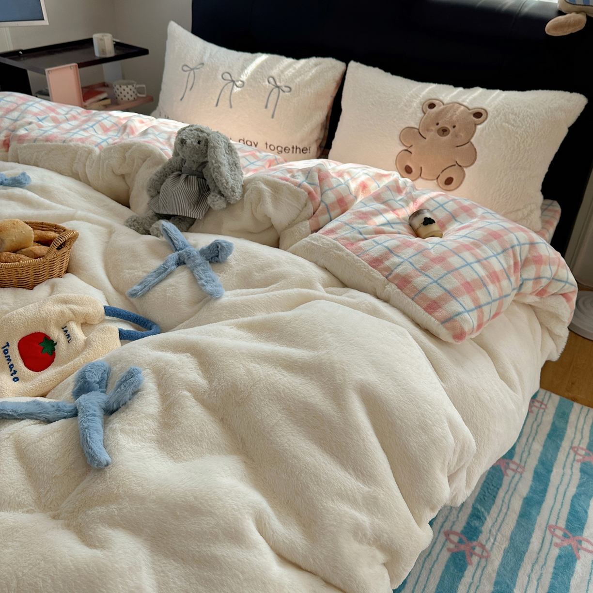 91家纺网 家纺一手货源 找家纺 （总）盼季家纺 2025新款贴布绣牛奶绒立体蝴蝶结加厚保暖秋冬四件套-风格二