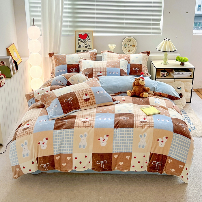 91家纺网 家纺一手货源 找家纺 简一 2025新款小清新牛奶绒印花四件套-卡通系列格子美拉兔