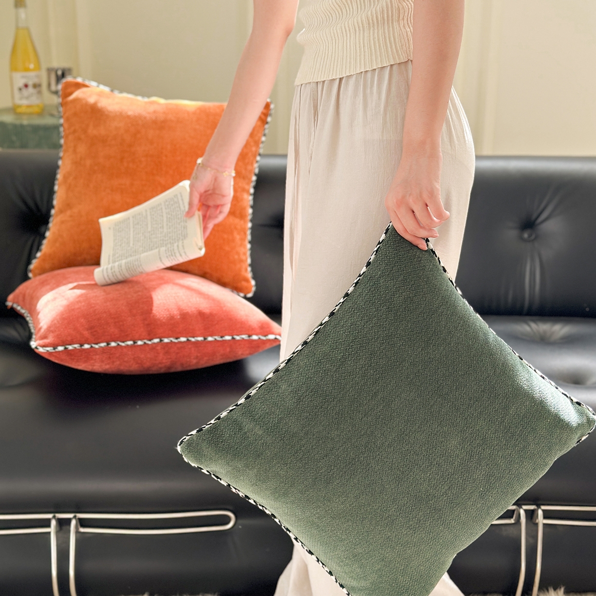 91家纺网 家纺一手货源 找家纺 美茉家居 2025新款加厚高端沙发布雪尼尔滚边方枕抱枕 烟雨灰