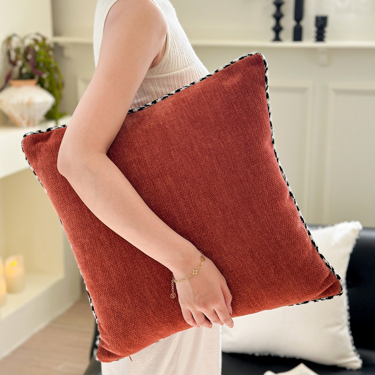 91家纺网 家纺一手货源 找家纺 美茉家居 2025新款加厚高端沙发布雪尼尔滚边方枕抱枕 烟雨灰