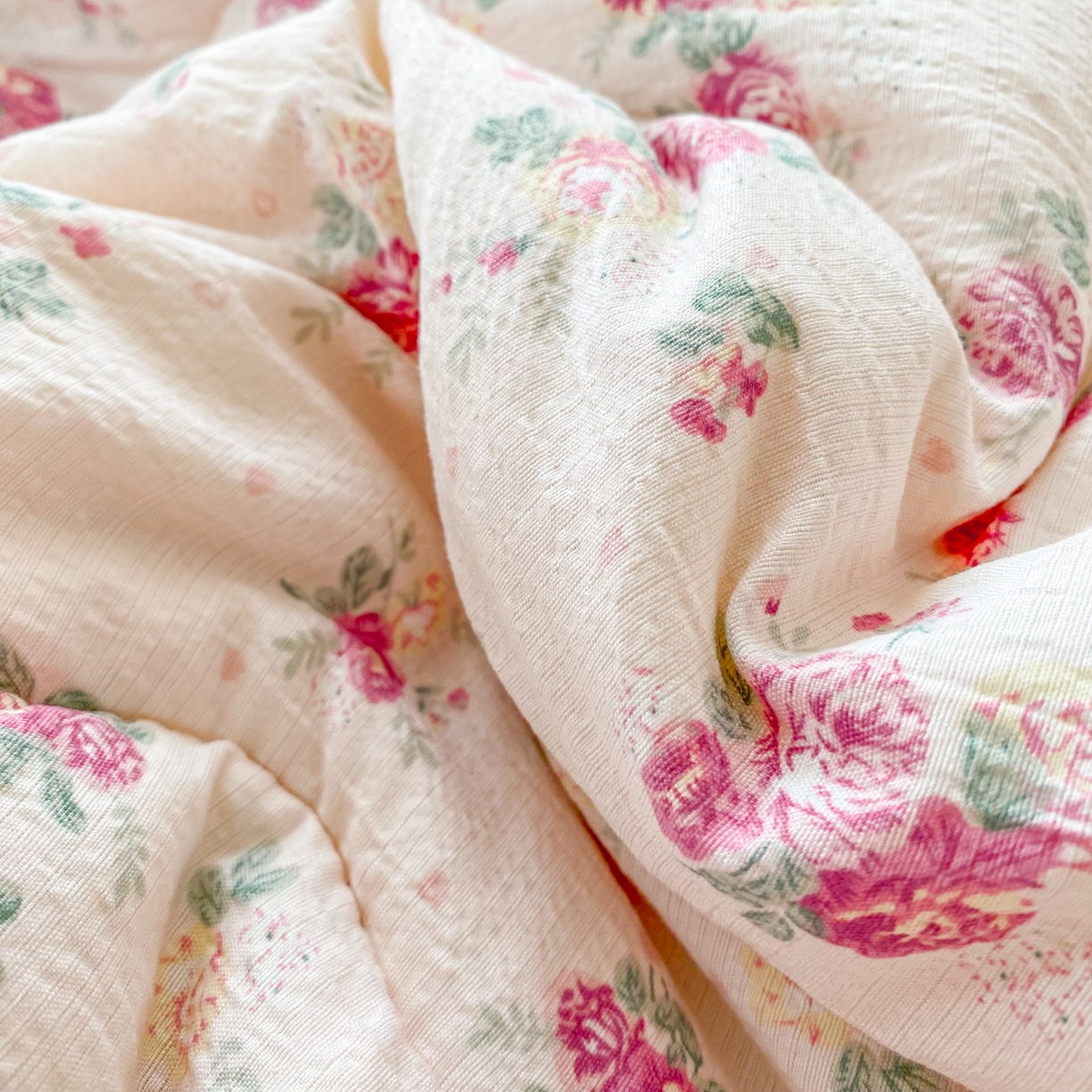 91家纺网 家纺一手货源 找家纺 （总）美宜家 2025新款豆豆绒冬被子皱皱棉提花春秋被芯豆豆被