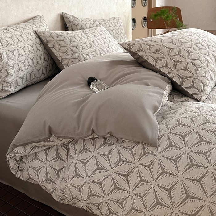 91家纺网 家纺一手货源 找家纺 宜代光年 2025新款色织水洗棉提花四件套（第一批） 雪片花-灰