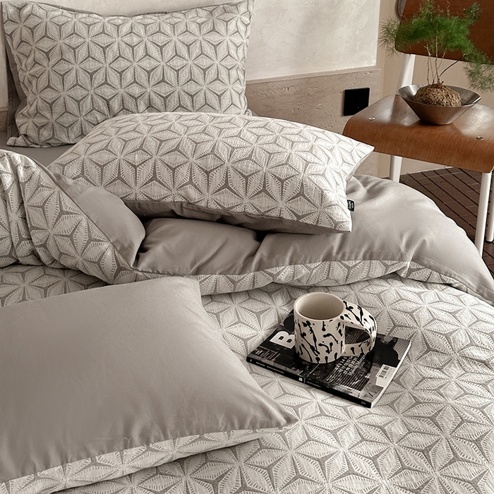 91家纺网 家纺一手货源 找家纺 宜代光年 2025新款色织水洗棉提花四件套（第一批） 雪片花-灰