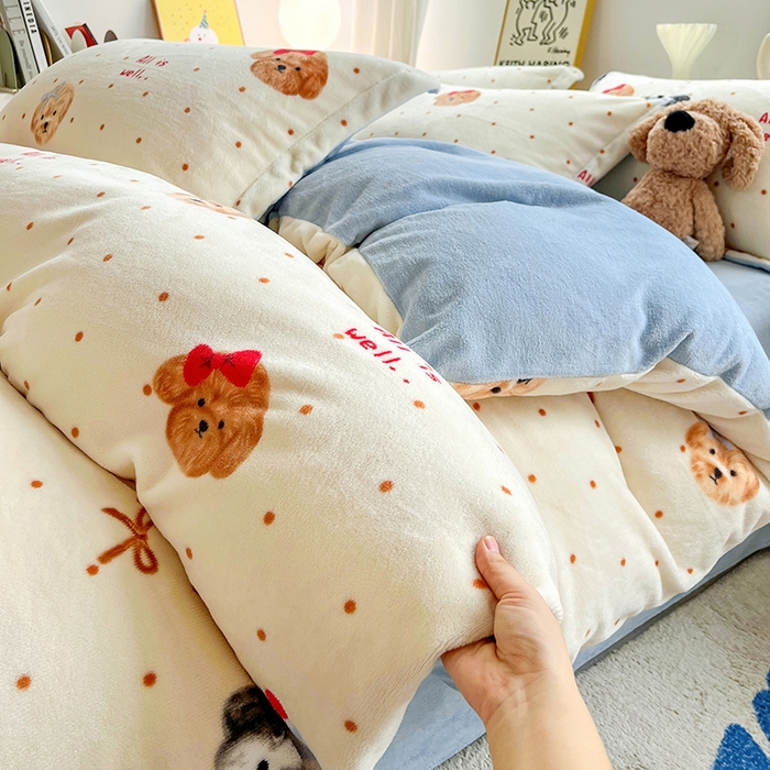 91家纺网 家纺一手货源 找家纺 简一 2025新款小清新牛奶绒印花四件套-卡通系列波点狗狗-兰