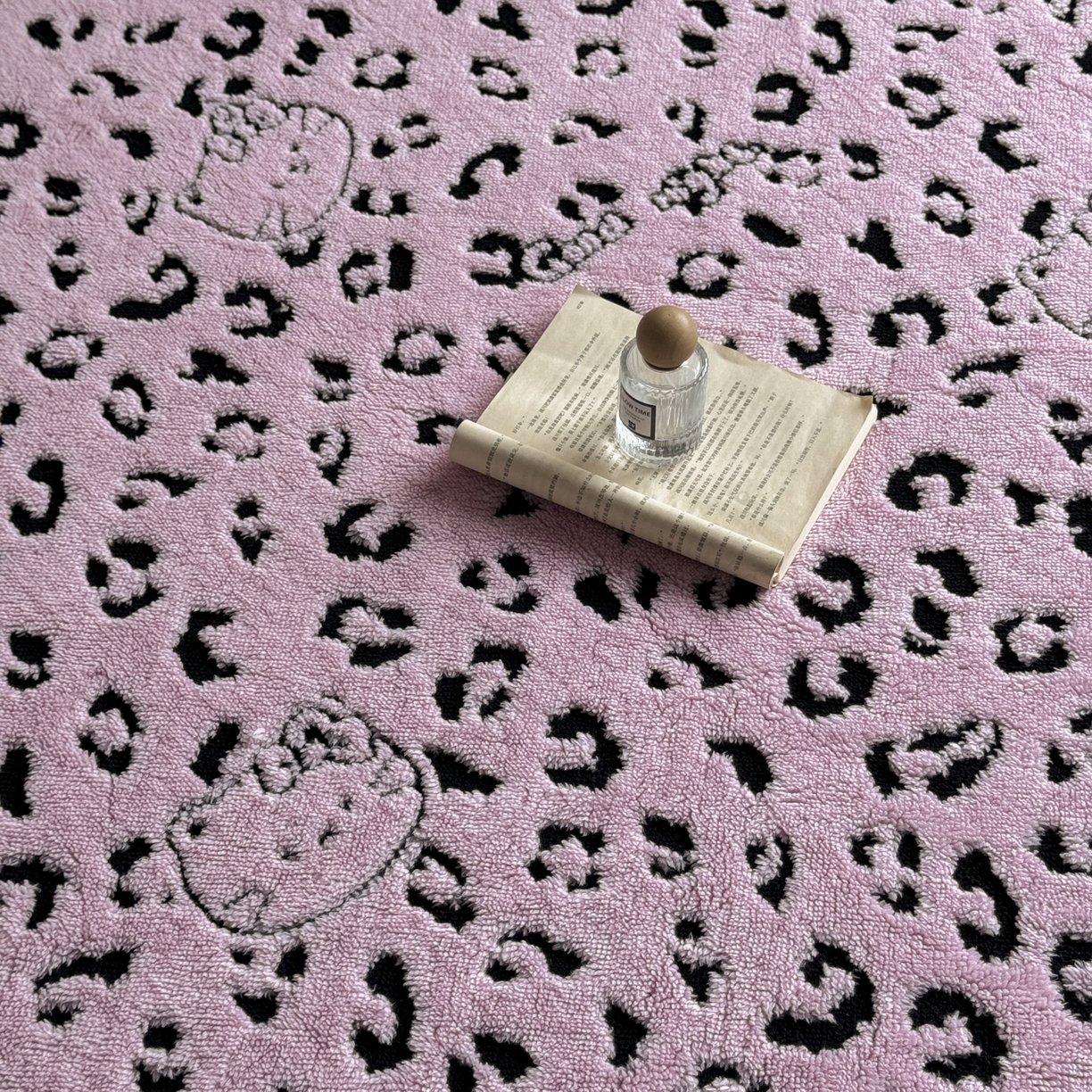 91家纺网 家纺一手货源 找家纺 新印象 2025新款阳离子绒保暖床笠 阳离子绒-斑豹粉