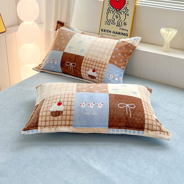 91家纺网 家纺一手货源 找家纺 简一 2025新款小清新牛奶绒印花四件套-卡通系列格子美拉兔