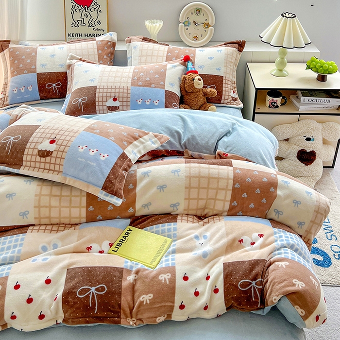 91家纺网 家纺一手货源 找家纺 简一 2025新款小清新牛奶绒印花四件套-卡通系列格子美拉兔