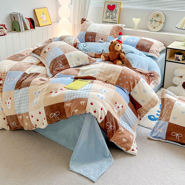 91家纺网 家纺一手货源 找家纺 简一 2025新款小清新牛奶绒印花四件套-卡通系列格子美拉兔