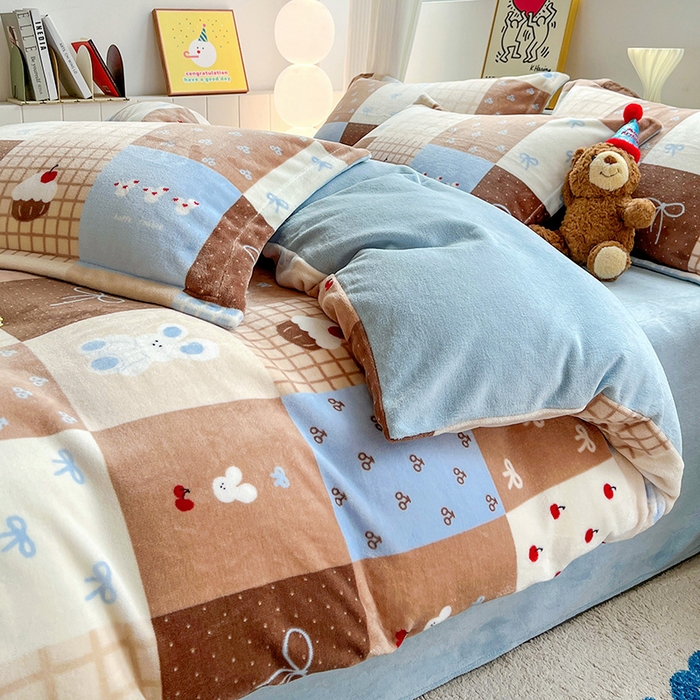 91家纺网 家纺一手货源 找家纺 简一 2025新款小清新牛奶绒印花四件套-卡通系列格子美拉兔