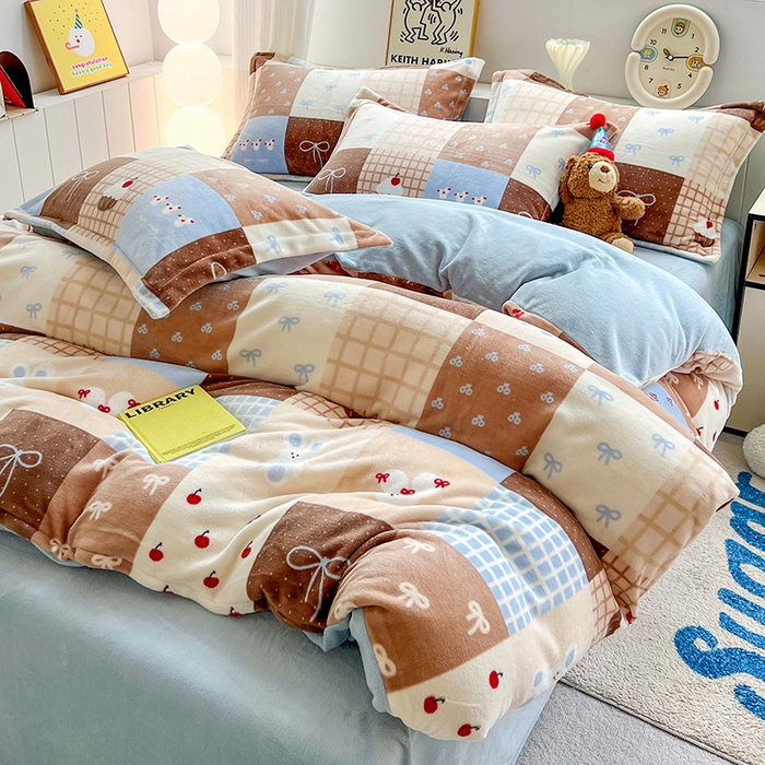 91家纺网 家纺一手货源 找家纺 简一 2025新款小清新牛奶绒印花四件套-卡通系列格子美拉兔