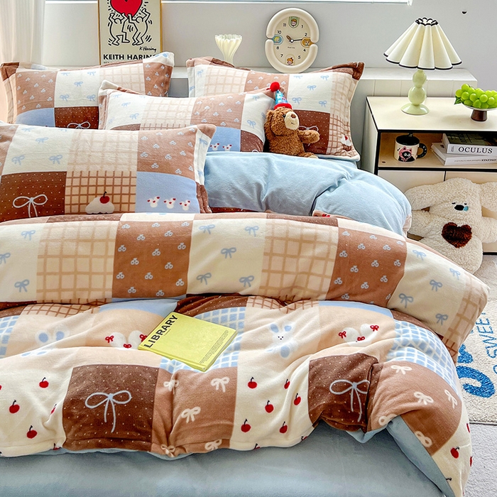 91家纺网 家纺一手货源 找家纺 简一 2025新款小清新牛奶绒印花四件套-卡通系列格子美拉兔