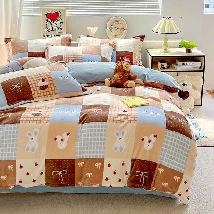 91家纺网 家纺一手货源 找家纺 简一 2025新款小清新牛奶绒印花四件套-卡通系列格子美拉兔