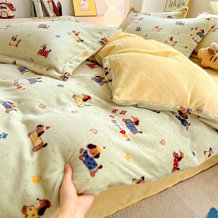 91家纺网 家纺一手货源 找家纺 简一 2025新款小清新牛奶绒印花四件套-卡通系列腊肠狗联盟