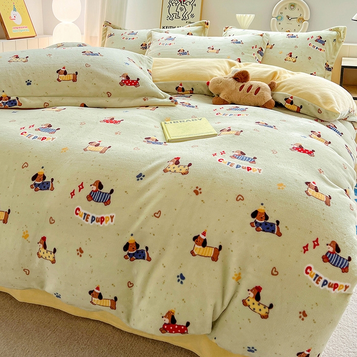 91家纺网 家纺一手货源 找家纺 简一 2025新款小清新牛奶绒印花四件套-卡通系列腊肠狗联盟