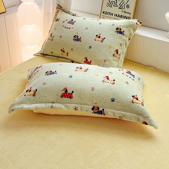 91家纺网 家纺一手货源 找家纺 简一 2025新款小清新牛奶绒印花四件套-卡通系列腊肠狗联盟