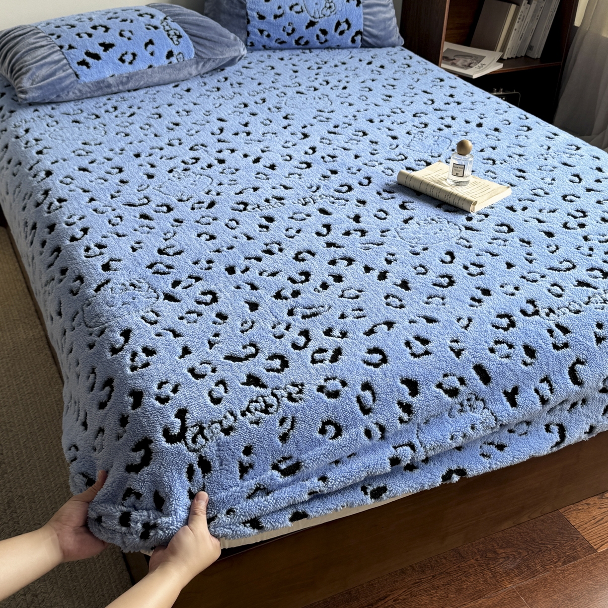 91家纺网 家纺一手货源 找家纺 新印象 2025新款阳离子绒保暖床笠 阳离子绒-斑豹蓝