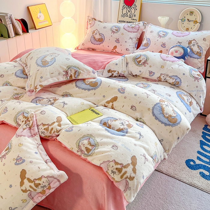 91家纺网 家纺一手货源 找家纺 简一 2025新款小清新牛奶绒印花四件套-卡通系列萝莉猫咪