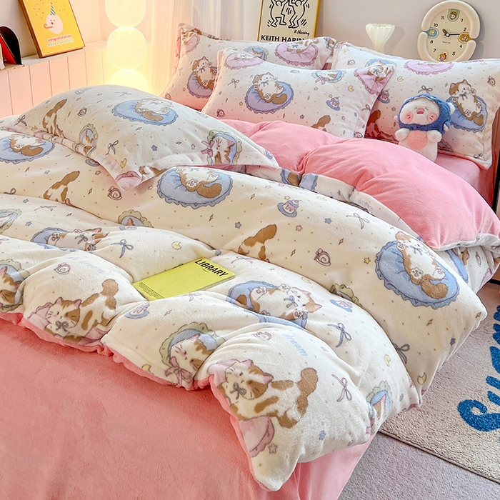 91家纺网 家纺一手货源 找家纺 简一 2025新款小清新牛奶绒印花四件套-卡通系列萝莉猫咪