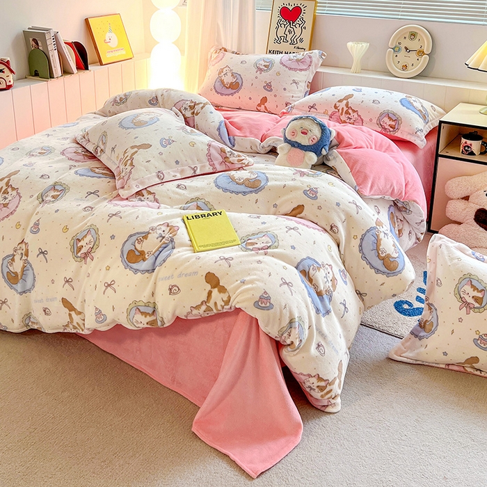 91家纺网 家纺一手货源 找家纺 简一 2025新款小清新牛奶绒印花四件套-卡通系列萝莉猫咪