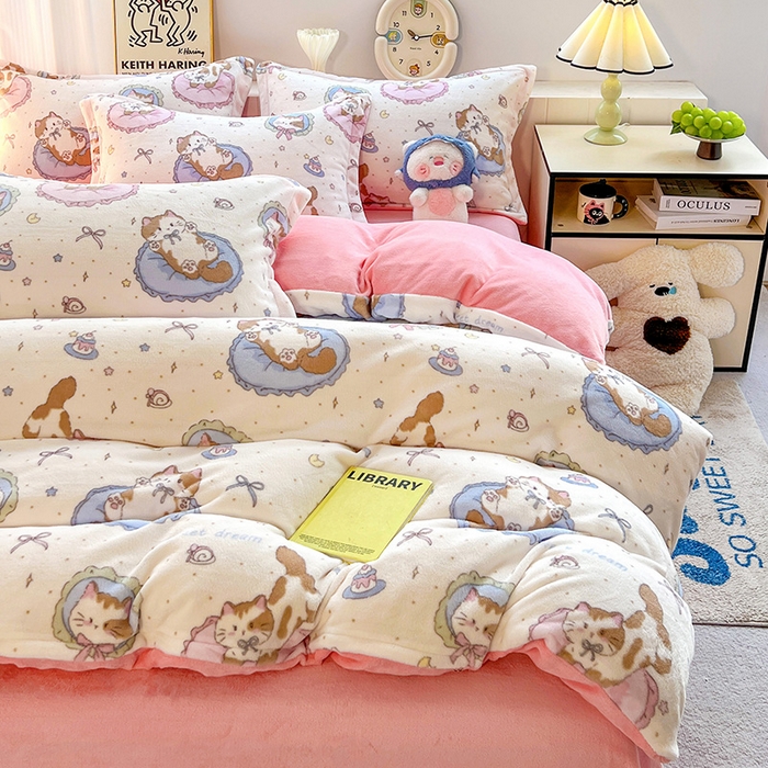 91家纺网 家纺一手货源 找家纺 简一 2025新款小清新牛奶绒印花四件套-卡通系列萝莉猫咪