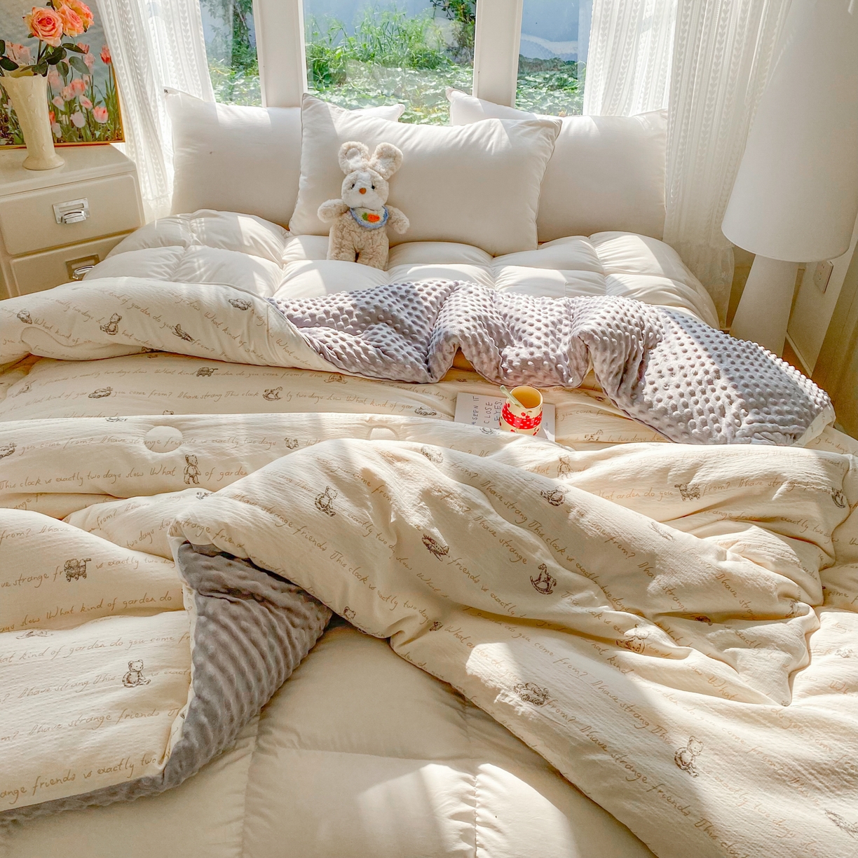 91家纺网 家纺一手货源 找家纺 美宜家 2025新款豆豆绒冬被子皱皱棉提花春秋被芯豆豆被 吉利熊