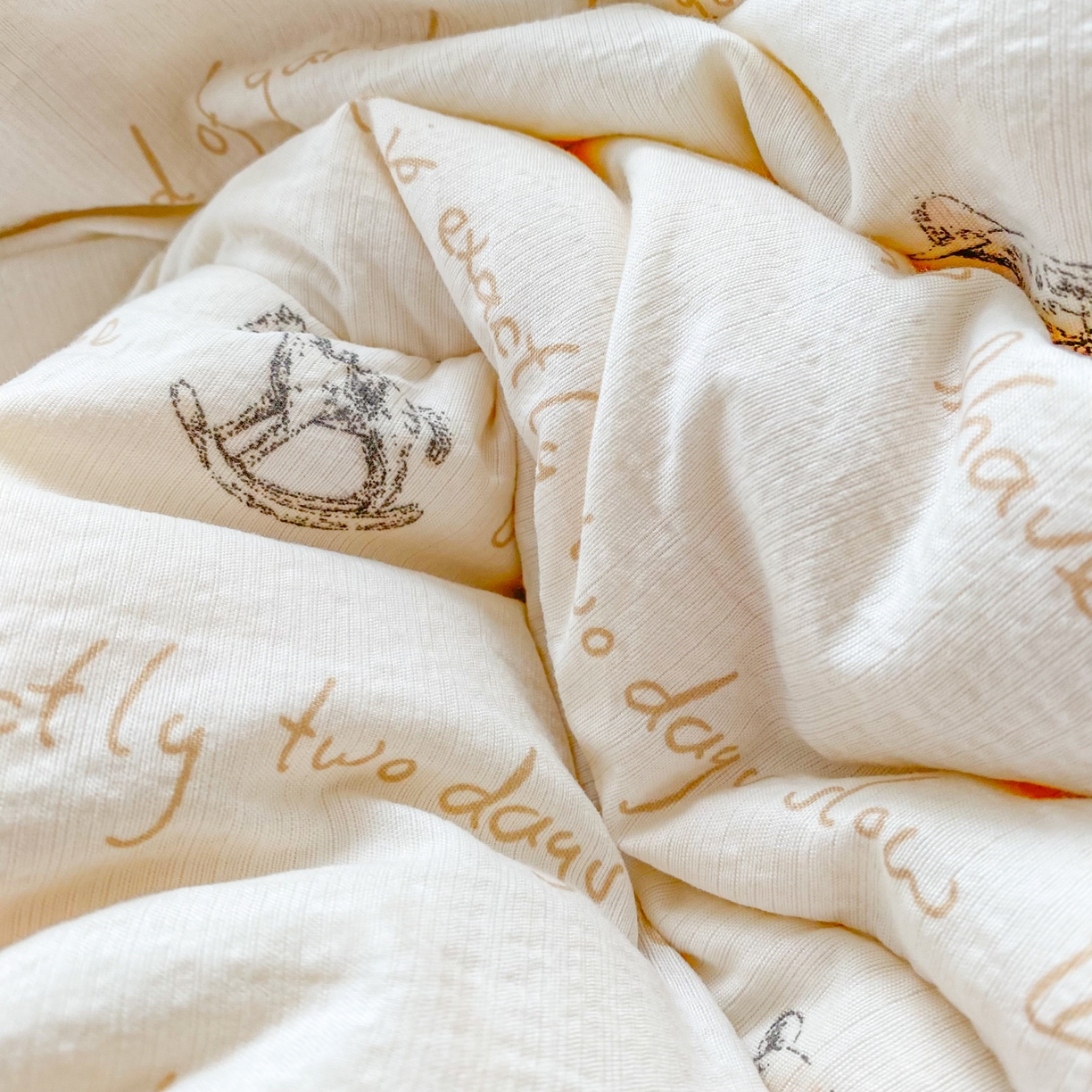 91家纺网 家纺一手货源 找家纺 美宜家 2025新款豆豆绒冬被子皱皱棉提花春秋被芯豆豆被 吉利熊