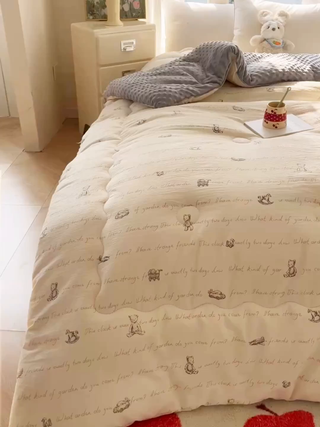 91家纺网 家纺一手货源 找家纺 美宜家 2025新款豆豆绒冬被子皱皱棉提花春秋被芯豆豆被 吉利熊