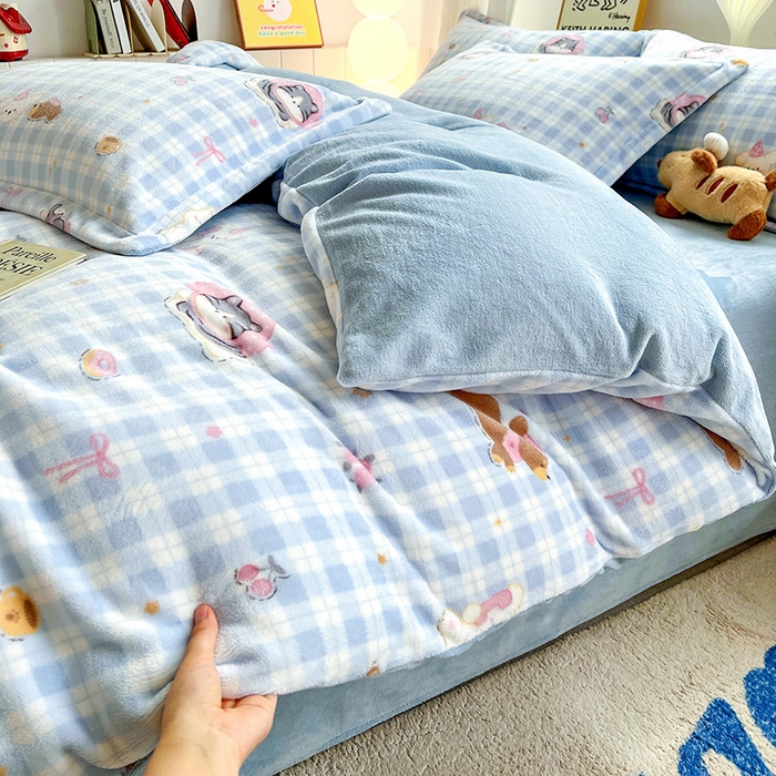 91家纺网 家纺一手货源 找家纺 简一 2025新款小清新牛奶绒印花四件套-卡通系列萌宠乐园