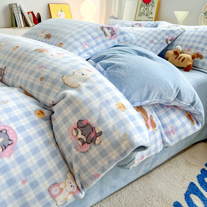 91家纺网 家纺一手货源 找家纺 简一 2025新款小清新牛奶绒印花四件套-卡通系列萌宠乐园