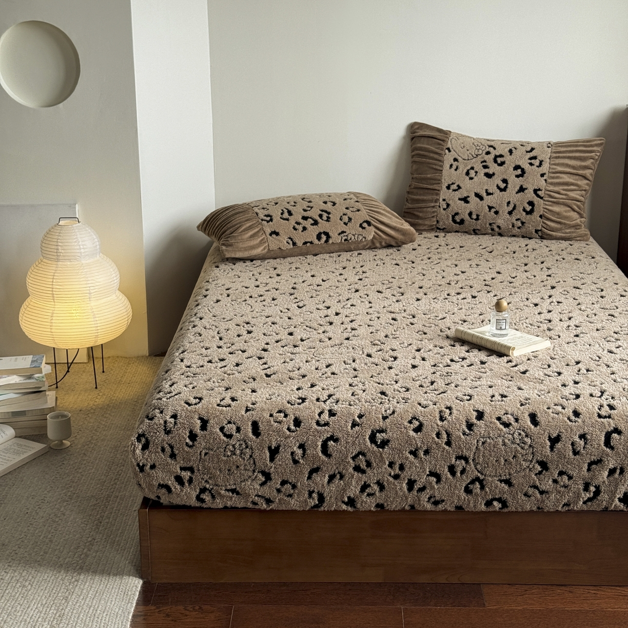 91家纺网 家纺一手货源 找家纺 新印象 2025新款阳离子绒保暖床笠 阳离子绒-斑豹驼