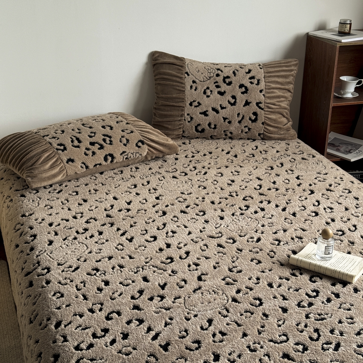 91家纺网 家纺一手货源 找家纺 新印象 2025新款阳离子绒保暖床笠 阳离子绒-斑豹驼