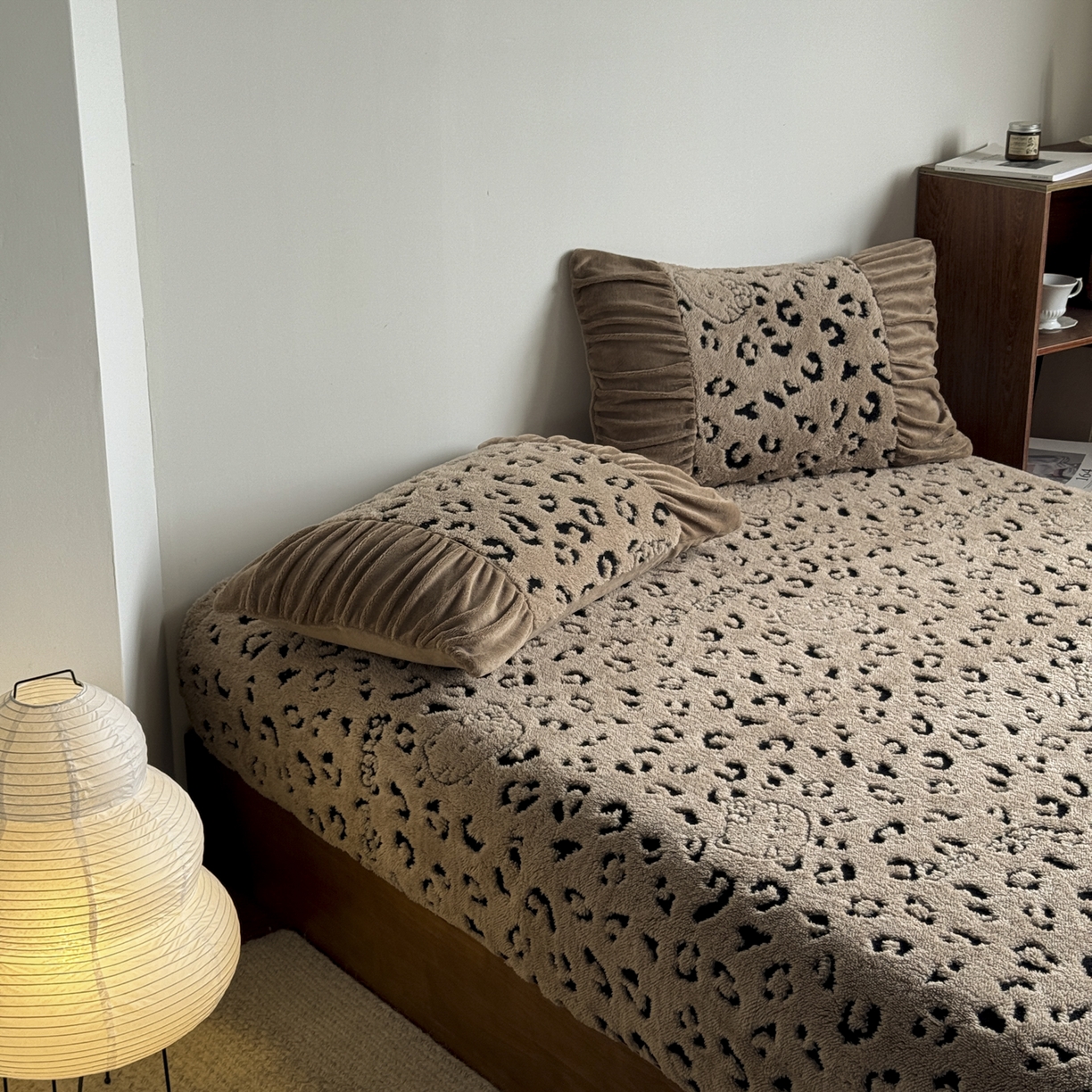 91家纺网 家纺一手货源 找家纺 新印象 2025新款阳离子绒保暖床笠 阳离子绒-斑豹驼